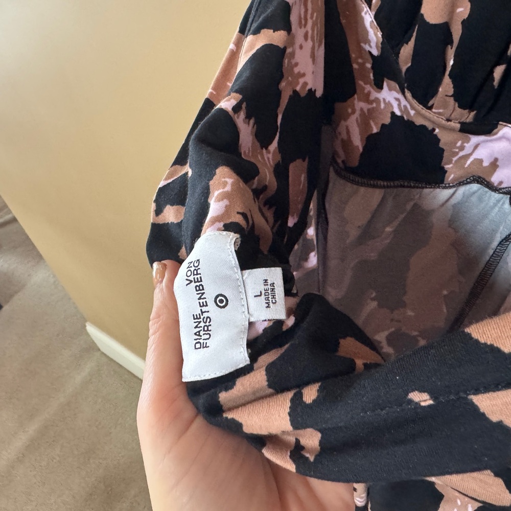 Diane Von Furstenberg Black, Blush & Brown Sleeveless V-Neck Jumpsuit - Picture 4 of 4